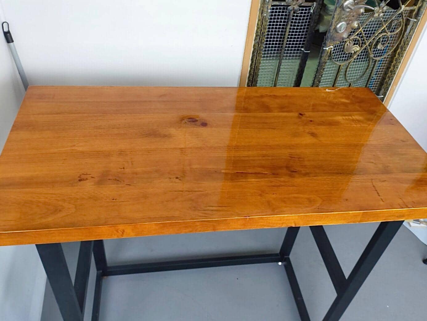 Re-varnish Table Top At Woodlands St41